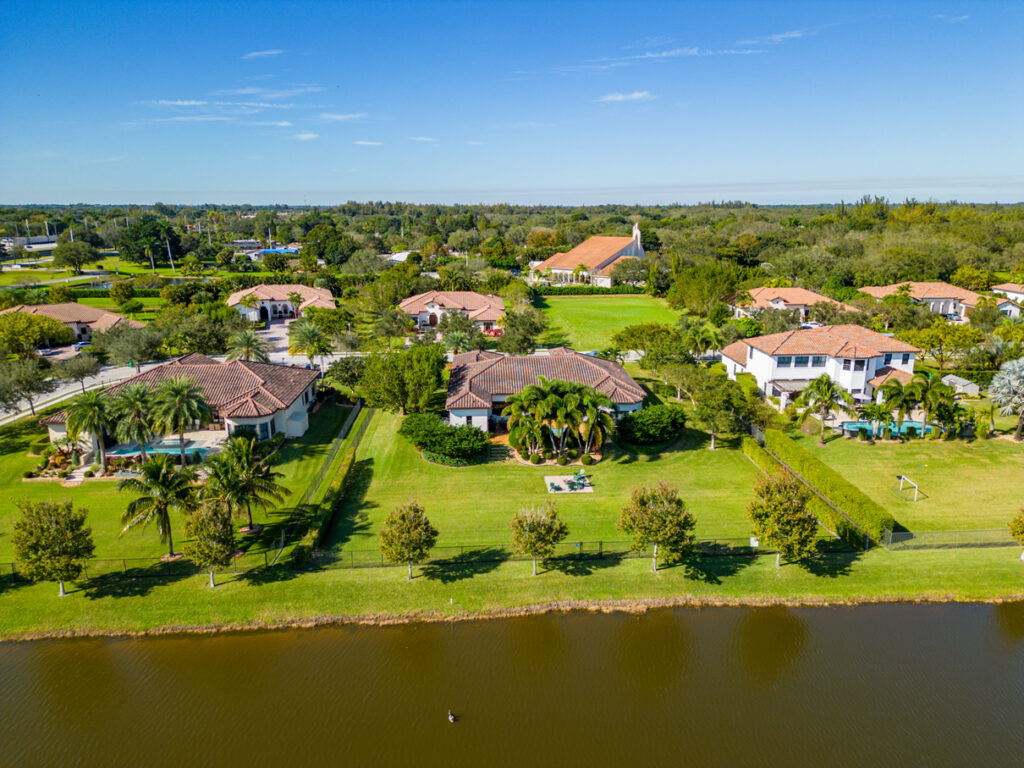 aerial-photo-luxury-mansions-at-parkside-estates-d-2023-11-27-05-00-30-utc